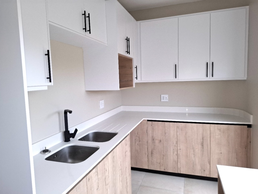 4 Bedroom Property for Sale in Lemoenkloof Western Cape